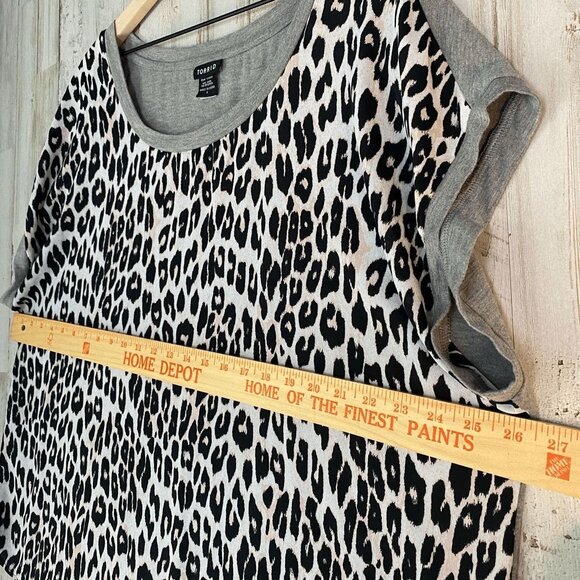 Torrid Leopard Print Chiffon Front Top Short Cap Sleeve Round Neck Gray Size 1 - Picture 5 of 5